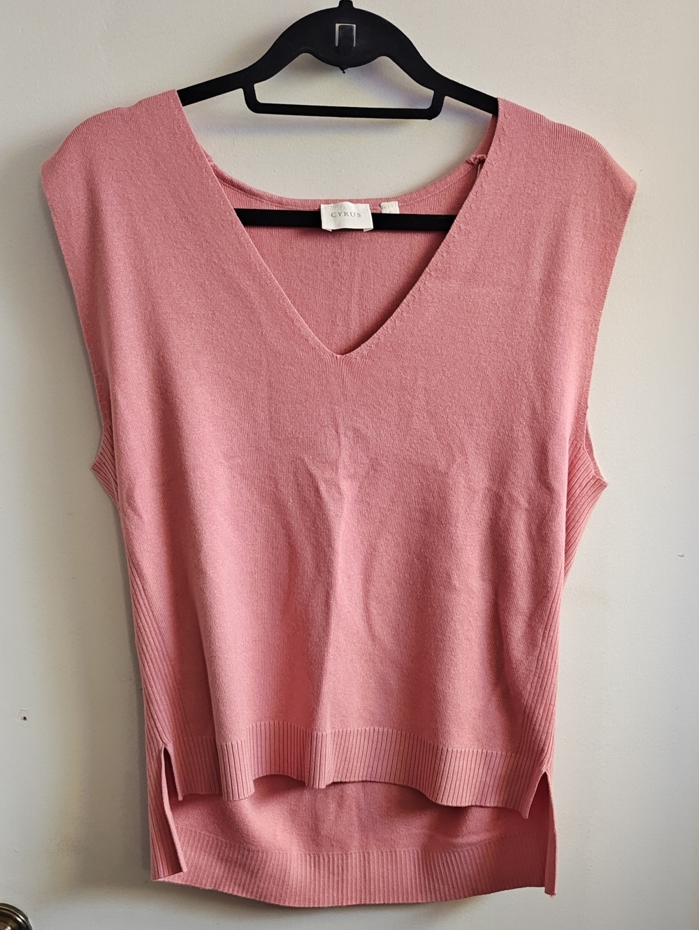 Cyrus Sleeveless V-Neck Knit Shell in Dusty Pink